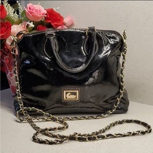 DOONEY & BOURKE shiny Patent Leather
crossbody bag